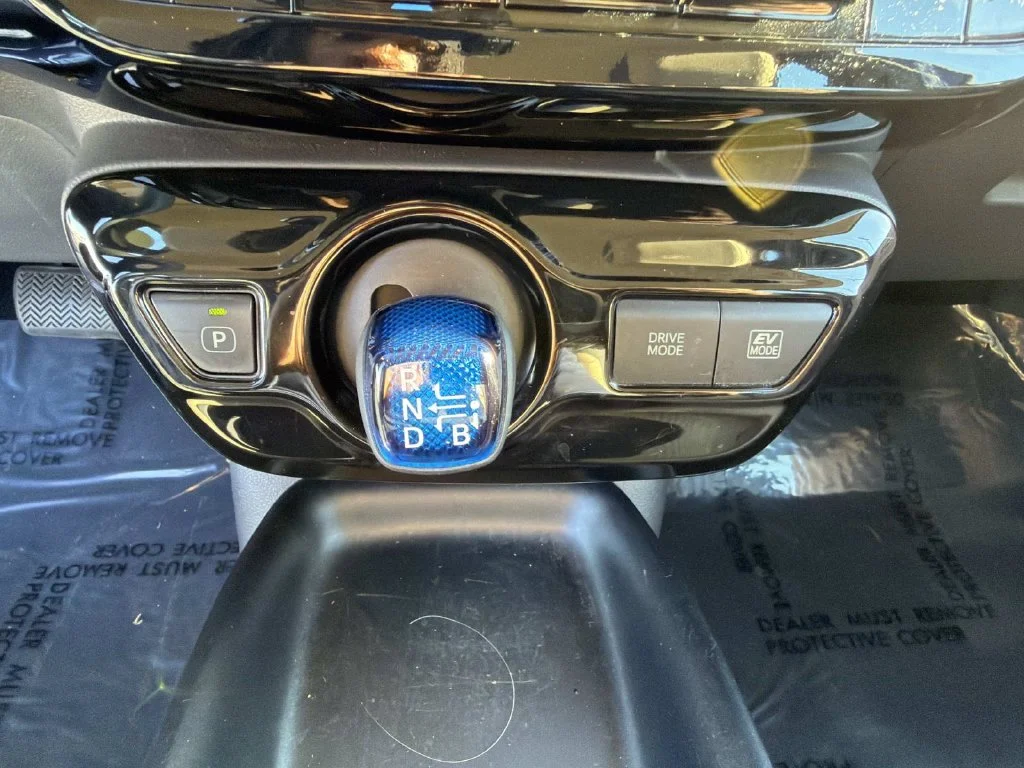 Used 2018 Blue Toyota Two image 24