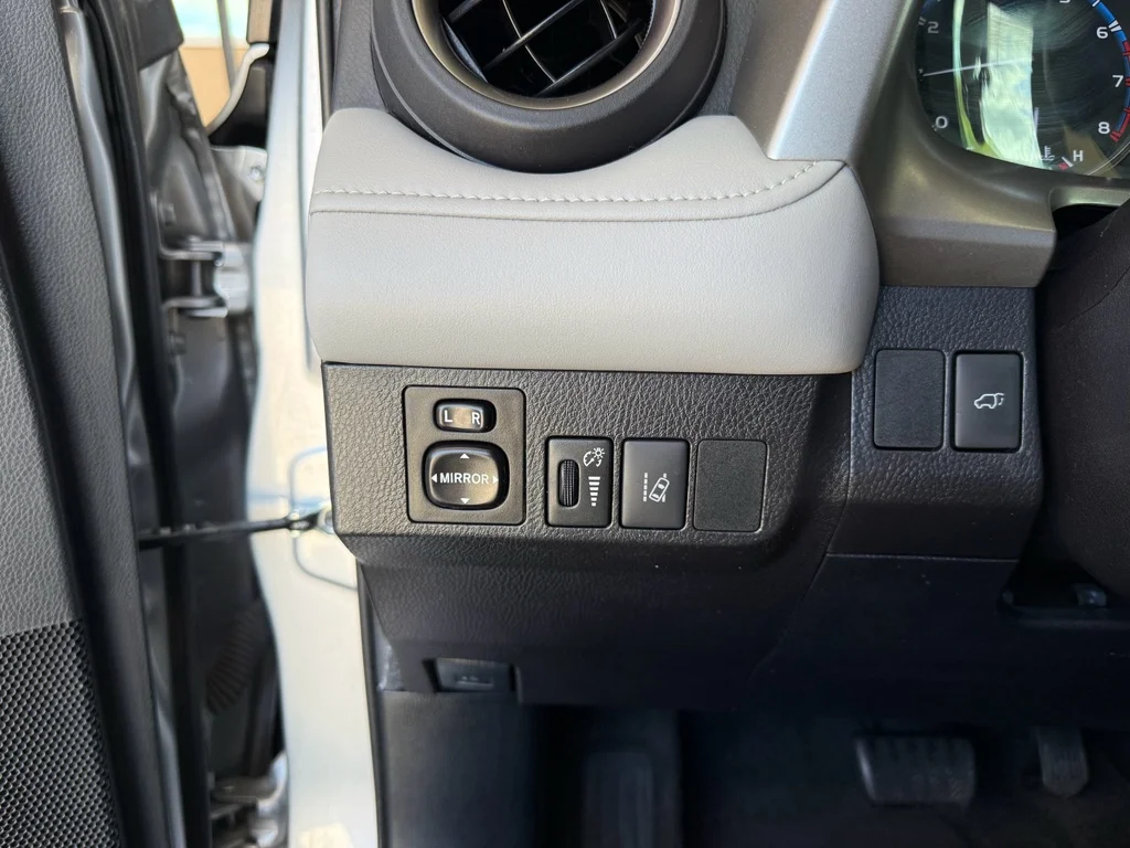 Used 2018 Silver Sky Metallic Toyota Limited image 18