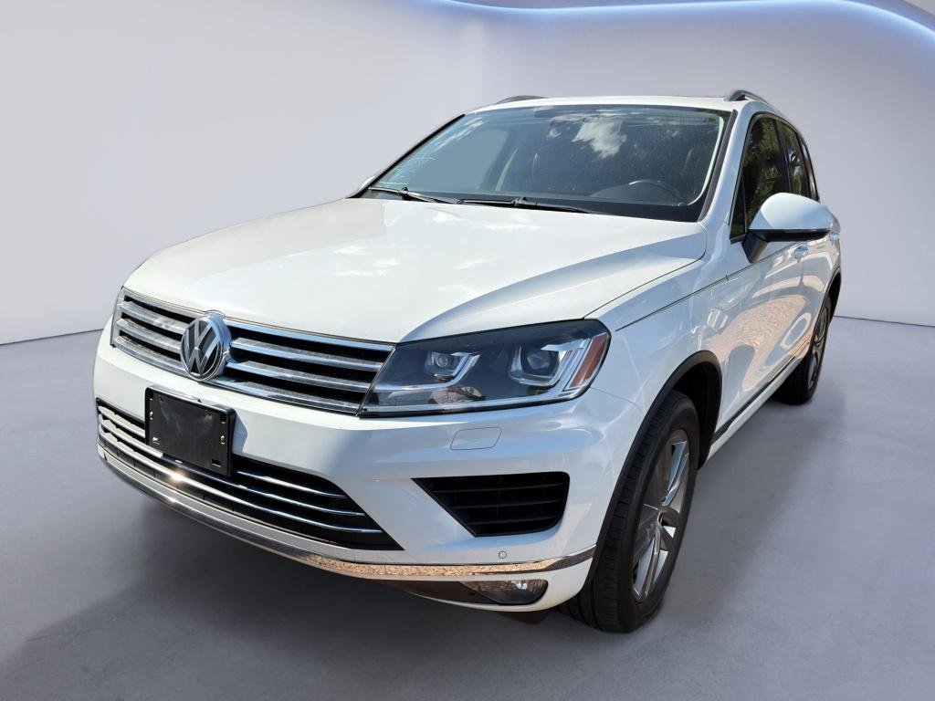 Used 2015 Pure White Volkswagen Lux image 1