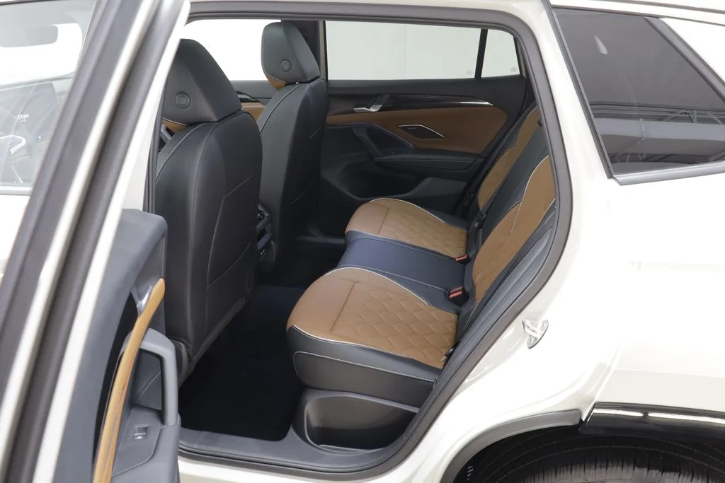 New 2026 Sandstone Volkswagen SEL R-Line Turbo image 17