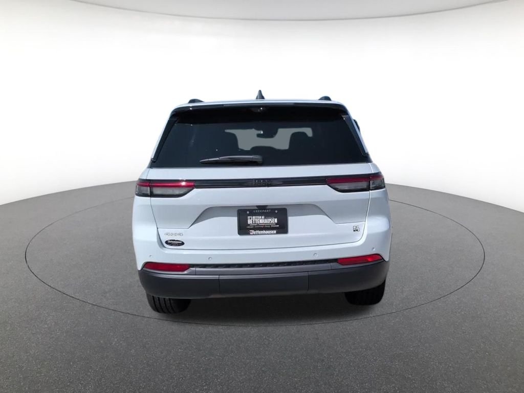 New 2026 White Jeep  image 7