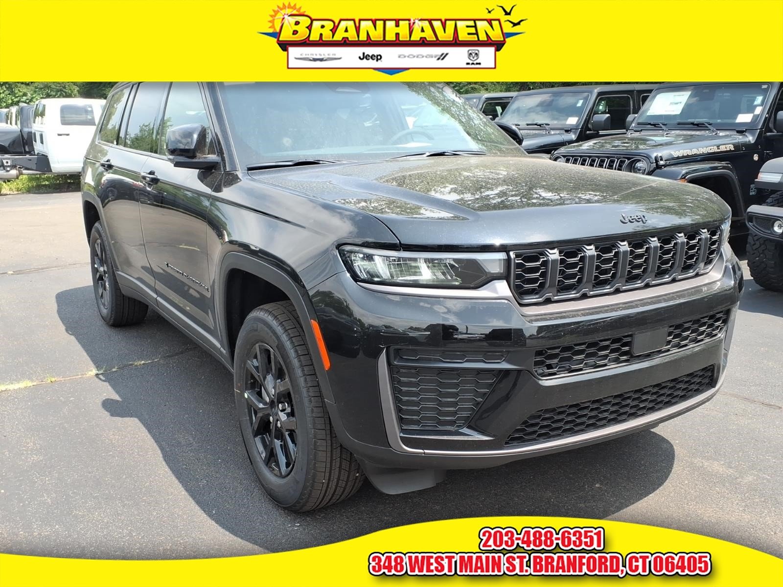 New 2026 Diamond Black Crystal Pearl-Coat Exterior Paint Jeep Laredo image 1