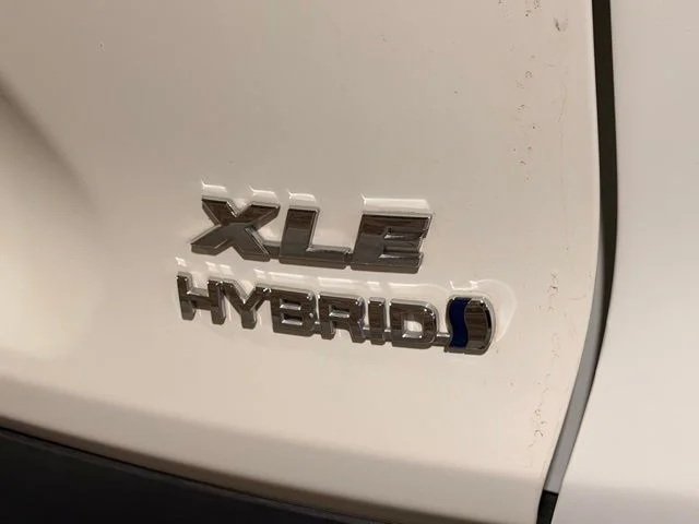 Used 2020 Super White Toyota XLE image 8