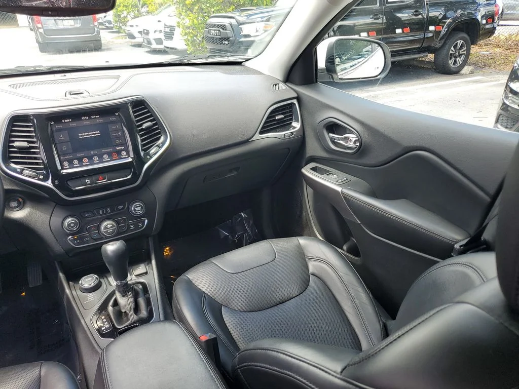Used 2019 White Jeep Limited image 17