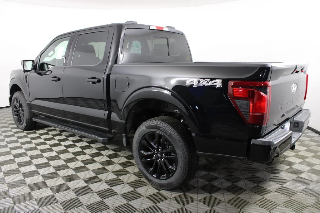 New 2026 Agate Black Metallic Ford XLT image 4