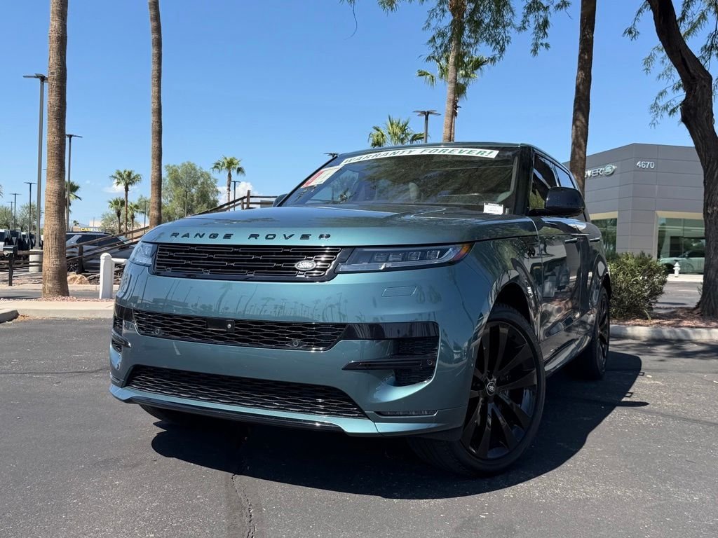 Used 2023 Green Land Rover SE Dynamic image 1