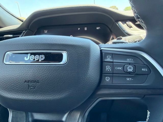 New 2026 Bright White Clear-Coat Exterior Paint Jeep Altitude image 20