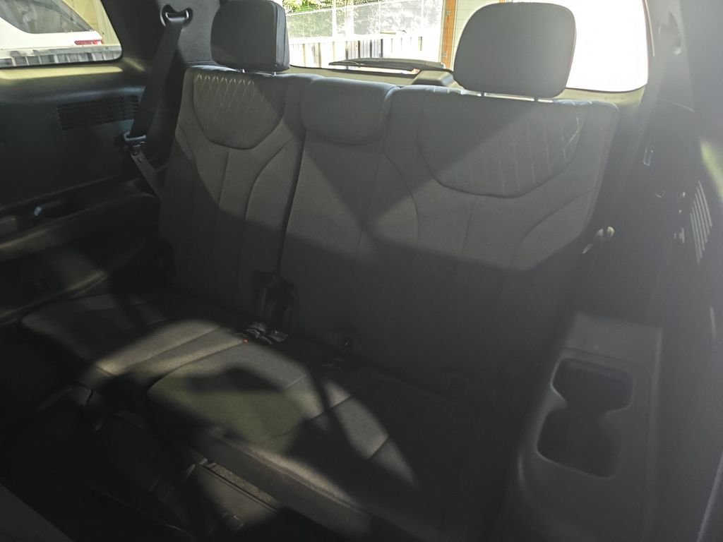 Used 2022 Black Hyundai SE image 22