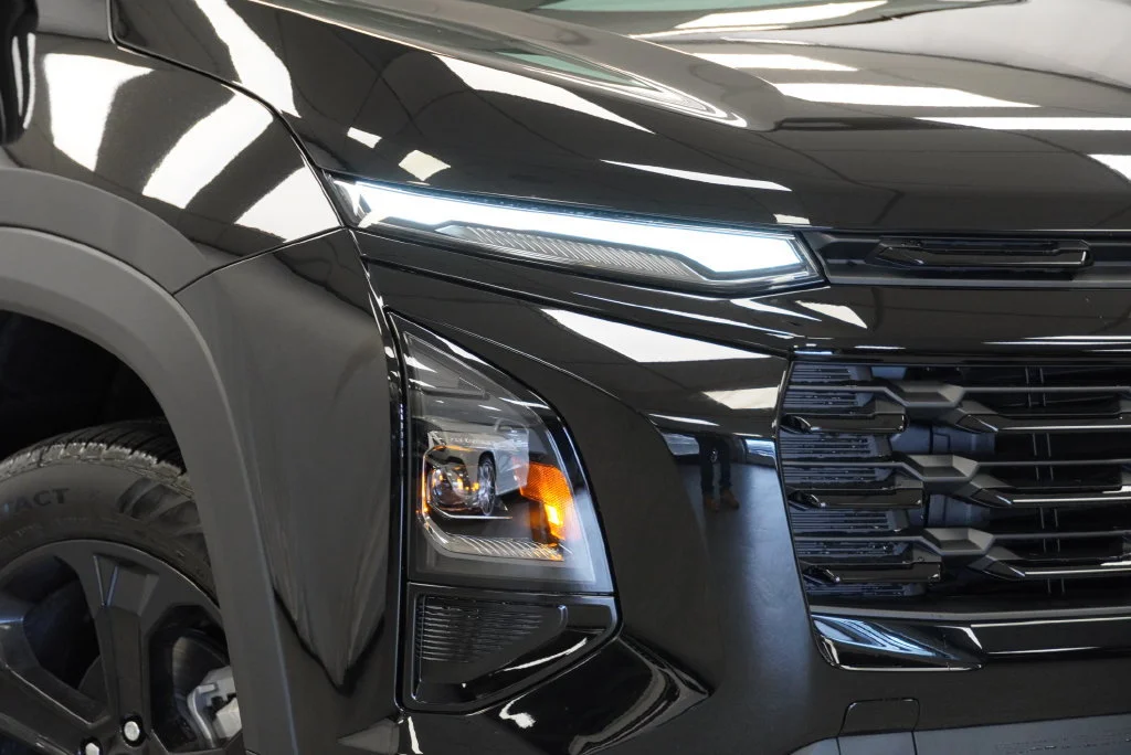 New 2027 Mosaic Black Metallic Chevrolet LT image 32