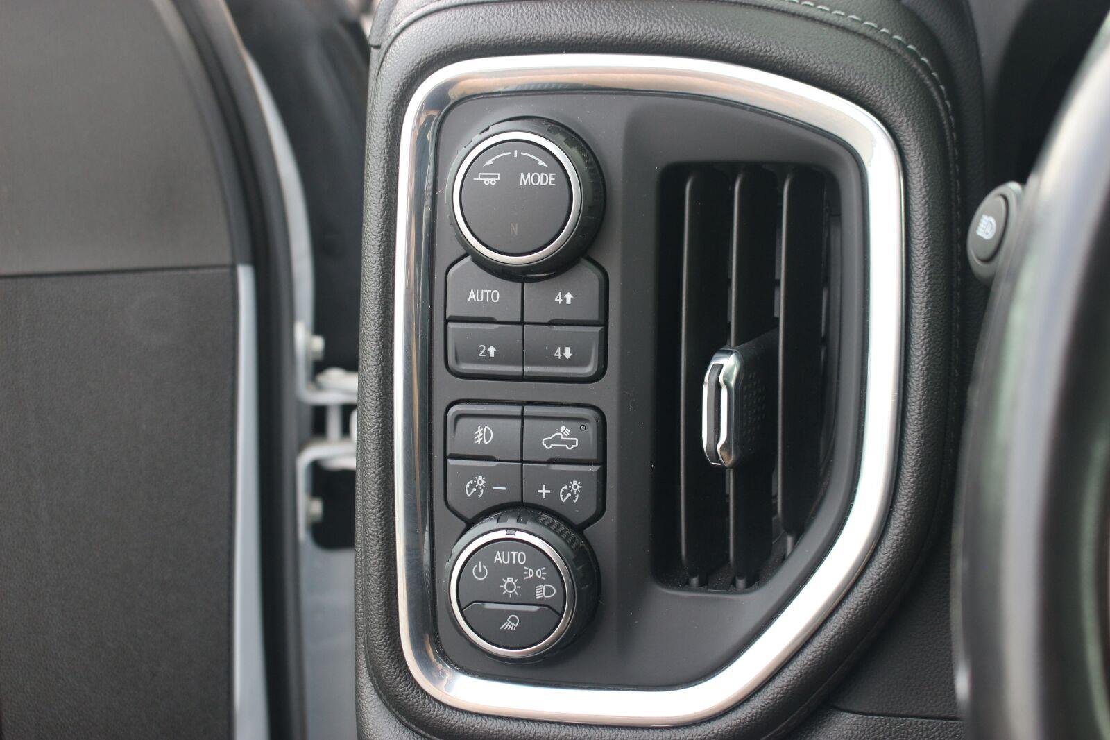 Used 2023 IRIDESCENT PEARL TRICOAT Chevrolet High Country image 34