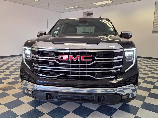 Used 2024 Onyx Black GMC SLT image 2