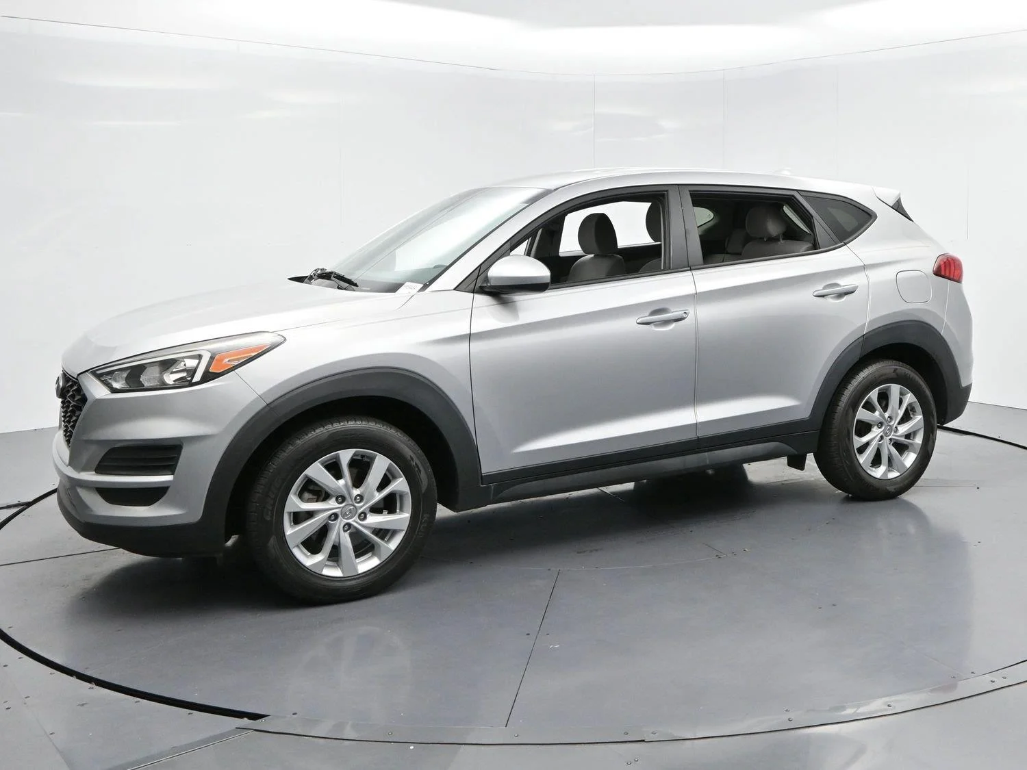 Used 2020 Stellar Silver Hyundai SE image 4
