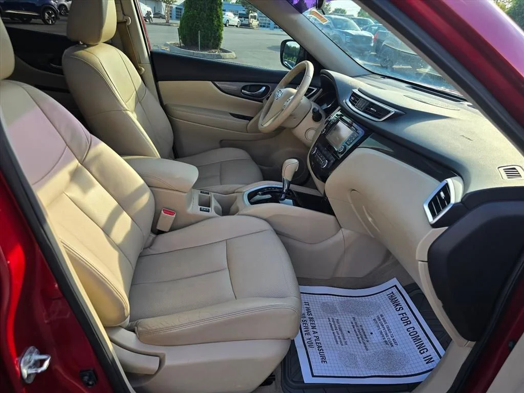 Used 2015 Red Nissan SL image 15