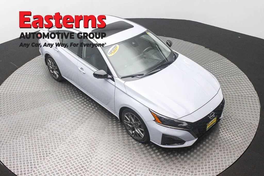 Used 2023 Gray Nissan 2.0 SR image 3
