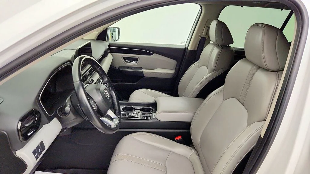 Used 2024 Platinum White Pearl Honda Touring AWD image 21