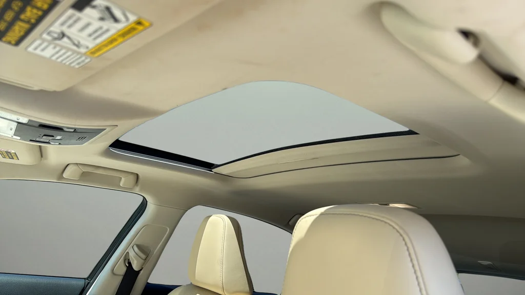 Used 2015 White Lexus 200t image 12