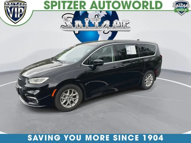 Used 2024 Black Chrysler Touring L image 4