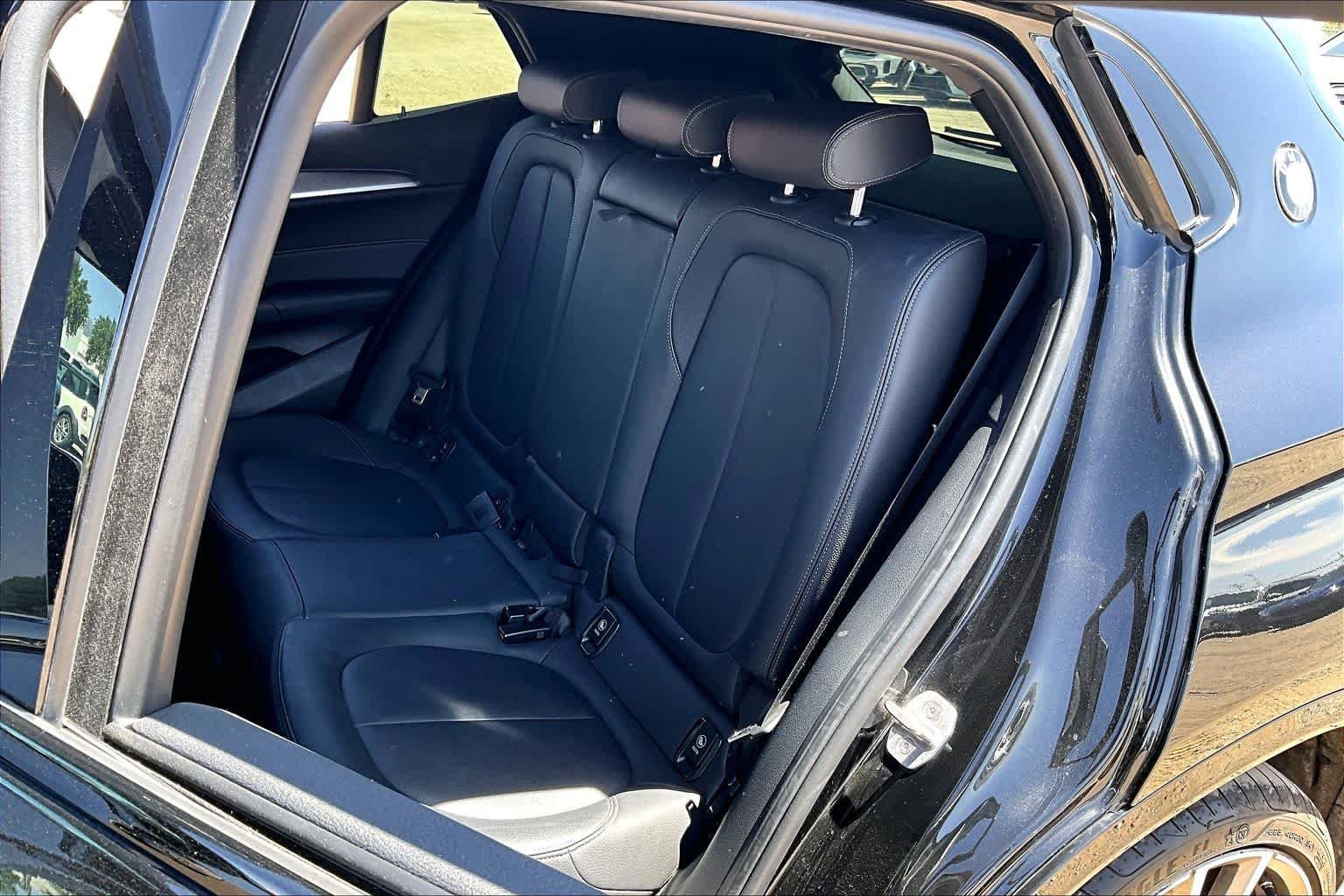 Used 2020 Black Sapphire Metallic BMW M35i image 18