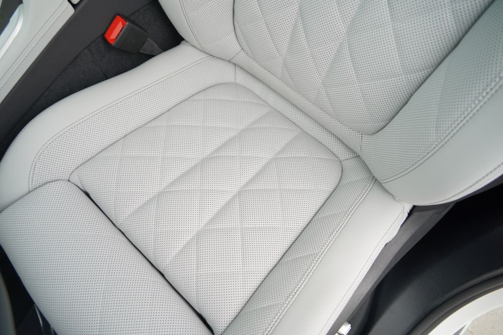 New 2026 Alpine White BMW sDrive40i image 10