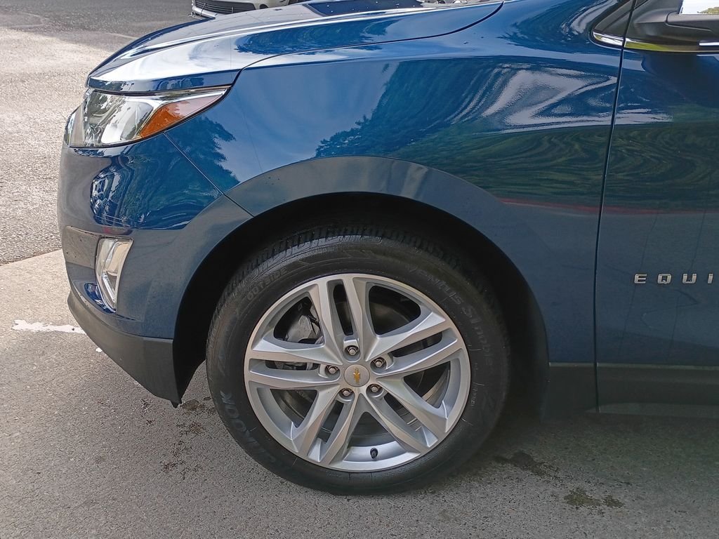 Used 2020 Pacific Blue Metallic Chevrolet Premier image 9