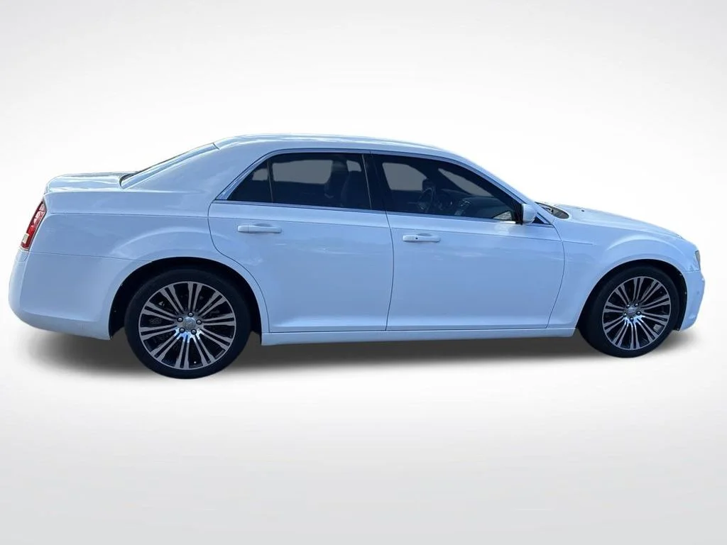 Used 2013 White Chrysler S image 3