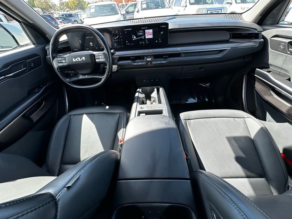 Used 2024 Snow White Pearl Kia Light Long Range image 15