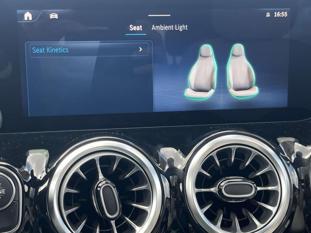 New 2026 Polar White Mercedes-Benz GLA 250 image 24
