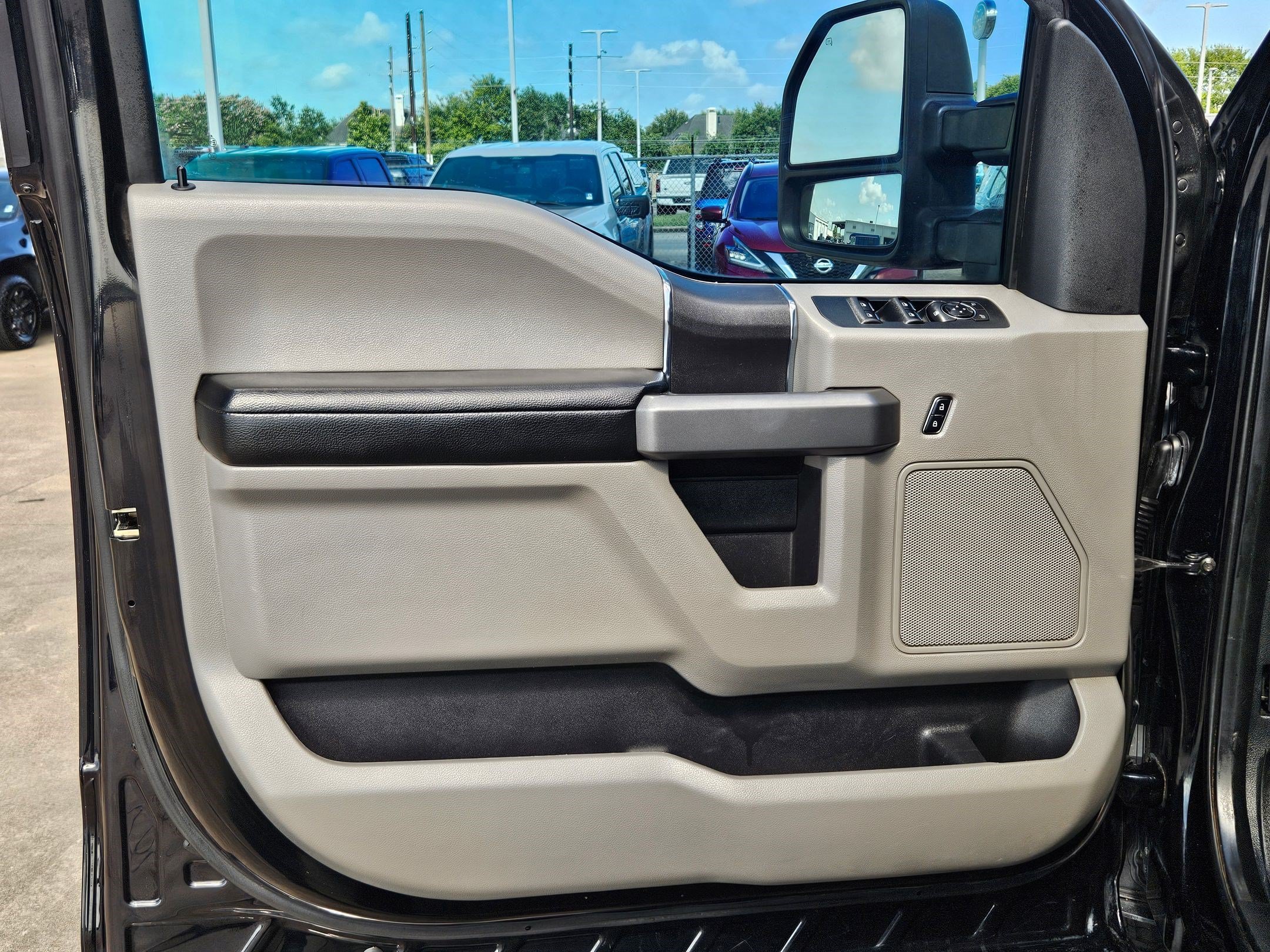 Used 2018 Shadow Black Ford XLT image 11