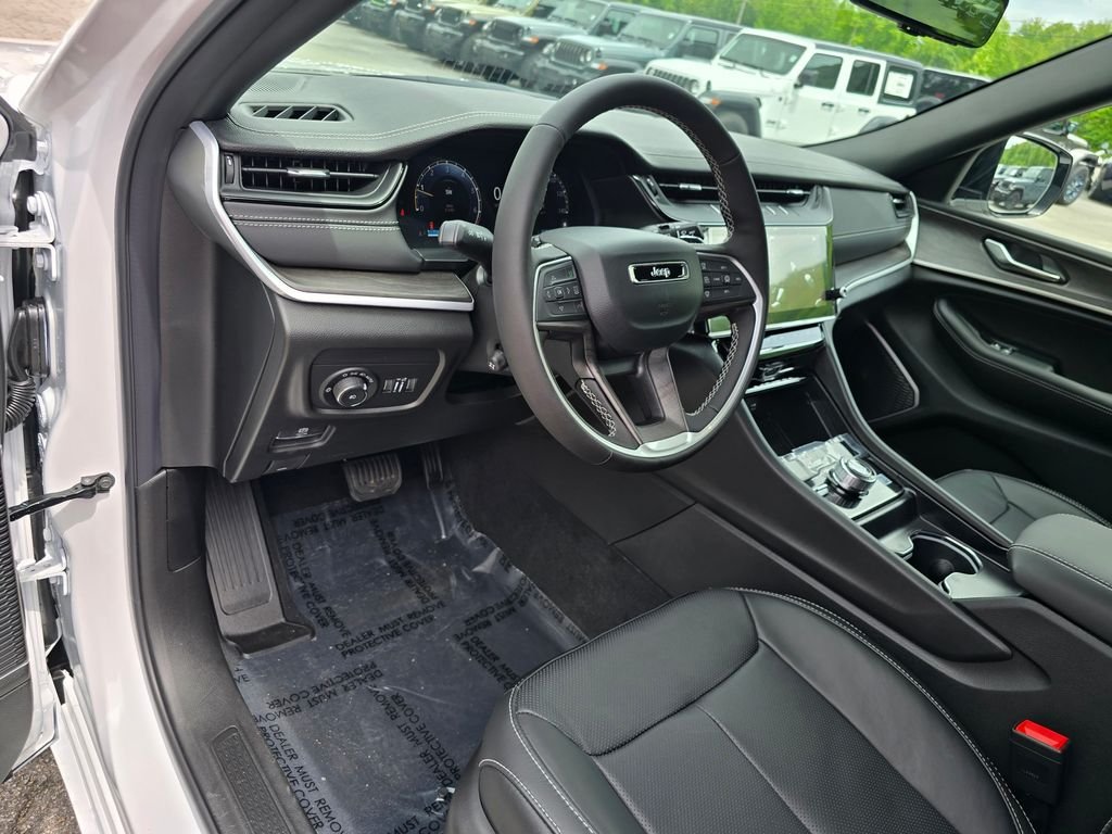 New 2026 Bright White Clear-Coat Exterior Paint Jeep Limited Reserve image 21