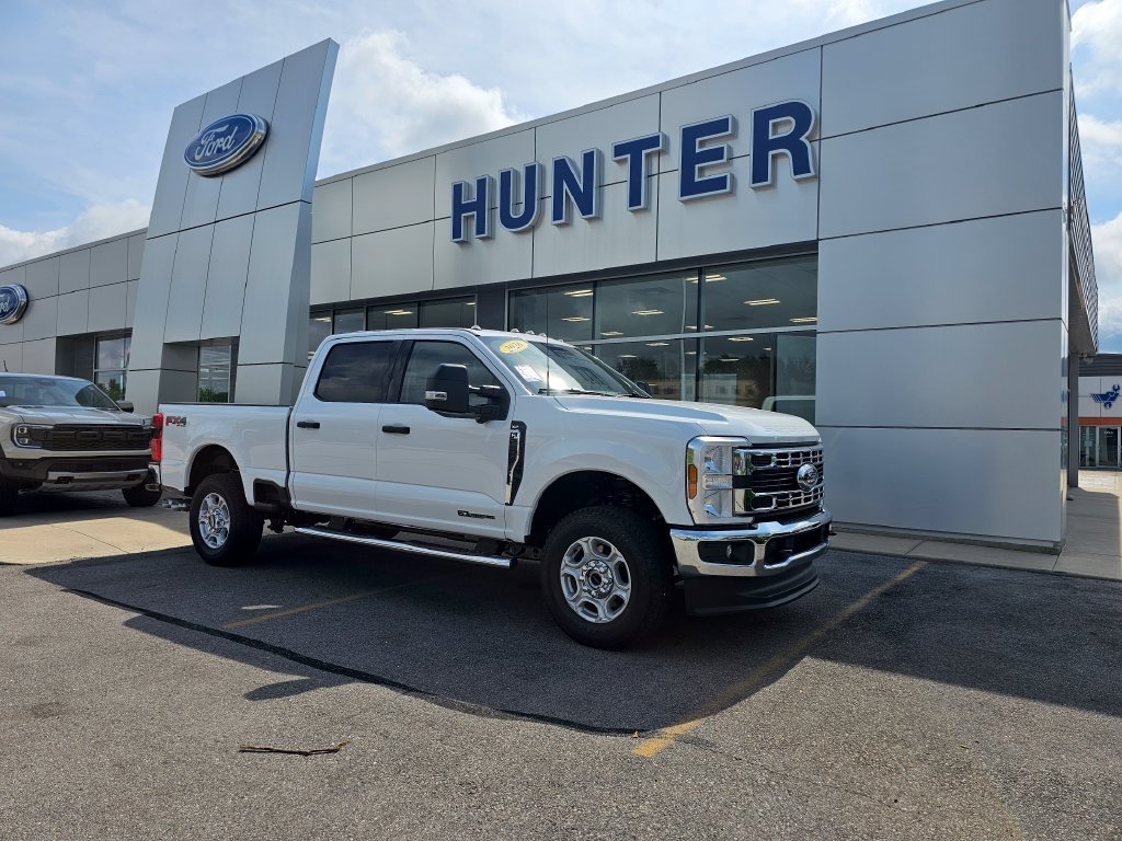 New 2026 Oxford White Ford F-250® XLT image 33