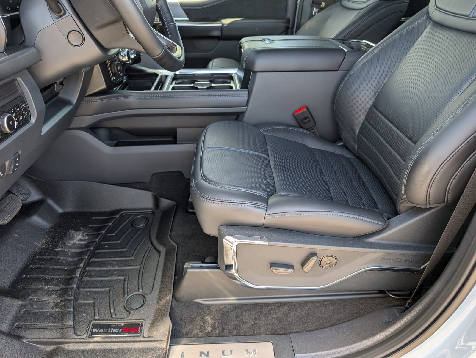 2026 Ford F-350 Super Duty Platinum - Photo 14