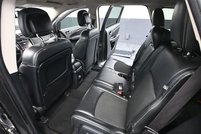 Used 2017 Gray Dodge Crossroad image 34