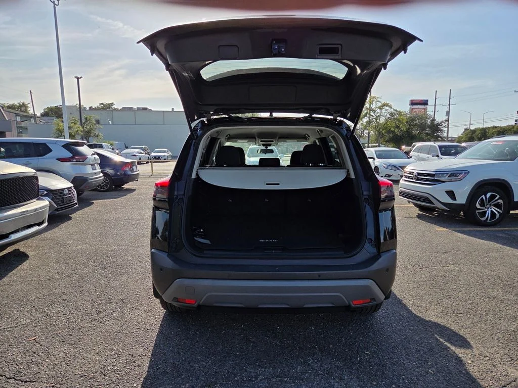 Used 2023 Black Nissan S image 27