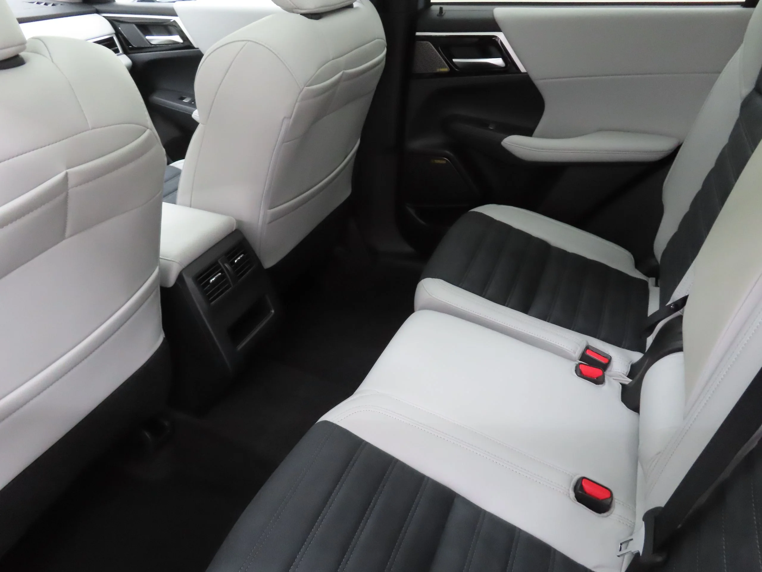 New 2026 Gray Mitsubishi SE image 19