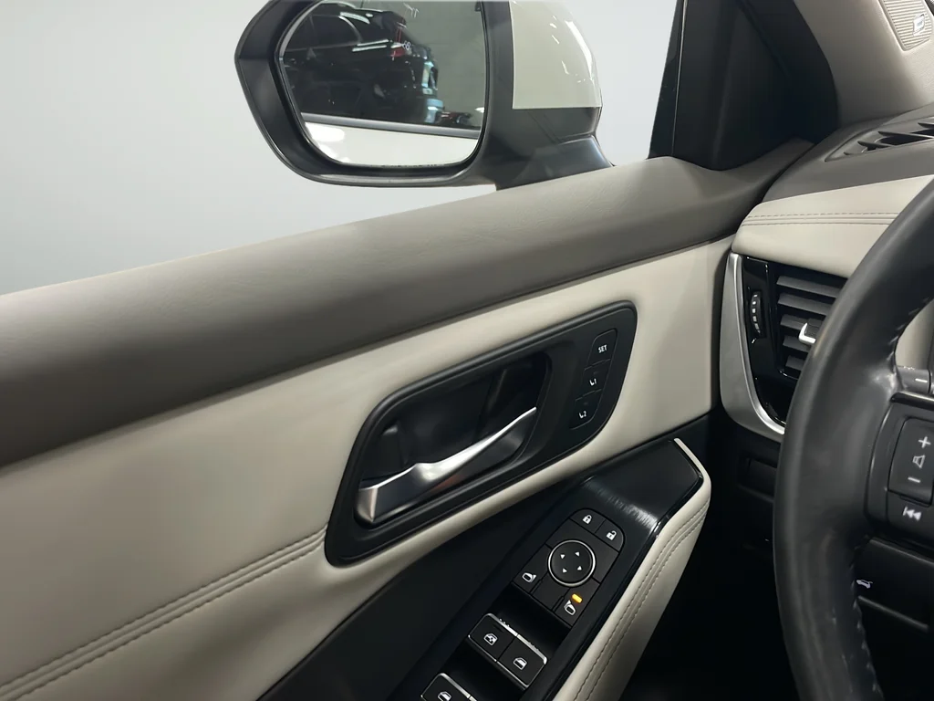 Used 2022 White Nissan SL image 32