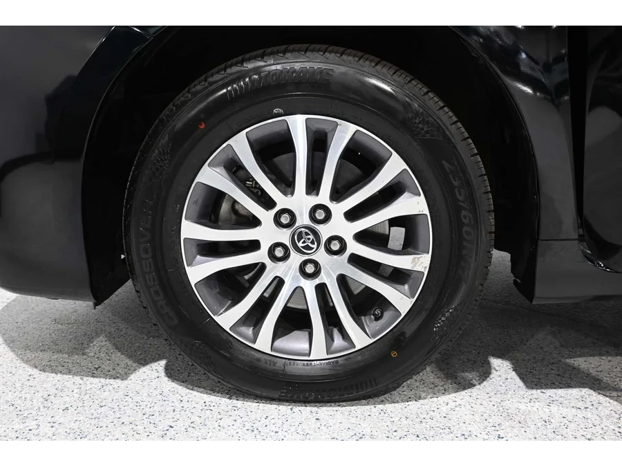 Used 2019 BLACK Toyota XLE Mobility Handicap Van image 12