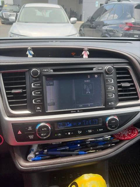 Used 2015 Silver Toyota Limited Platinum V6 image 11