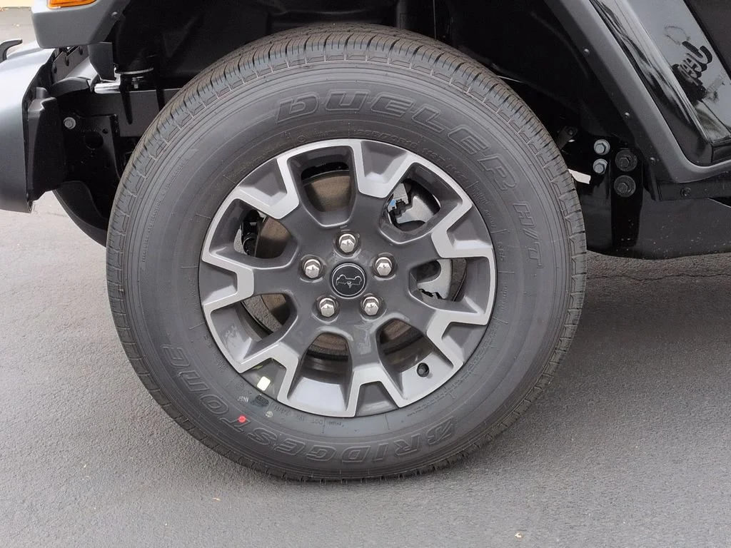 New 2026 Black Clear-Coat Exterior Paint Jeep Sahara image 9