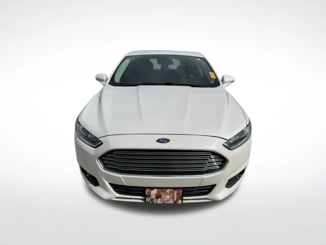 Used 2016 White Ford SE image 2