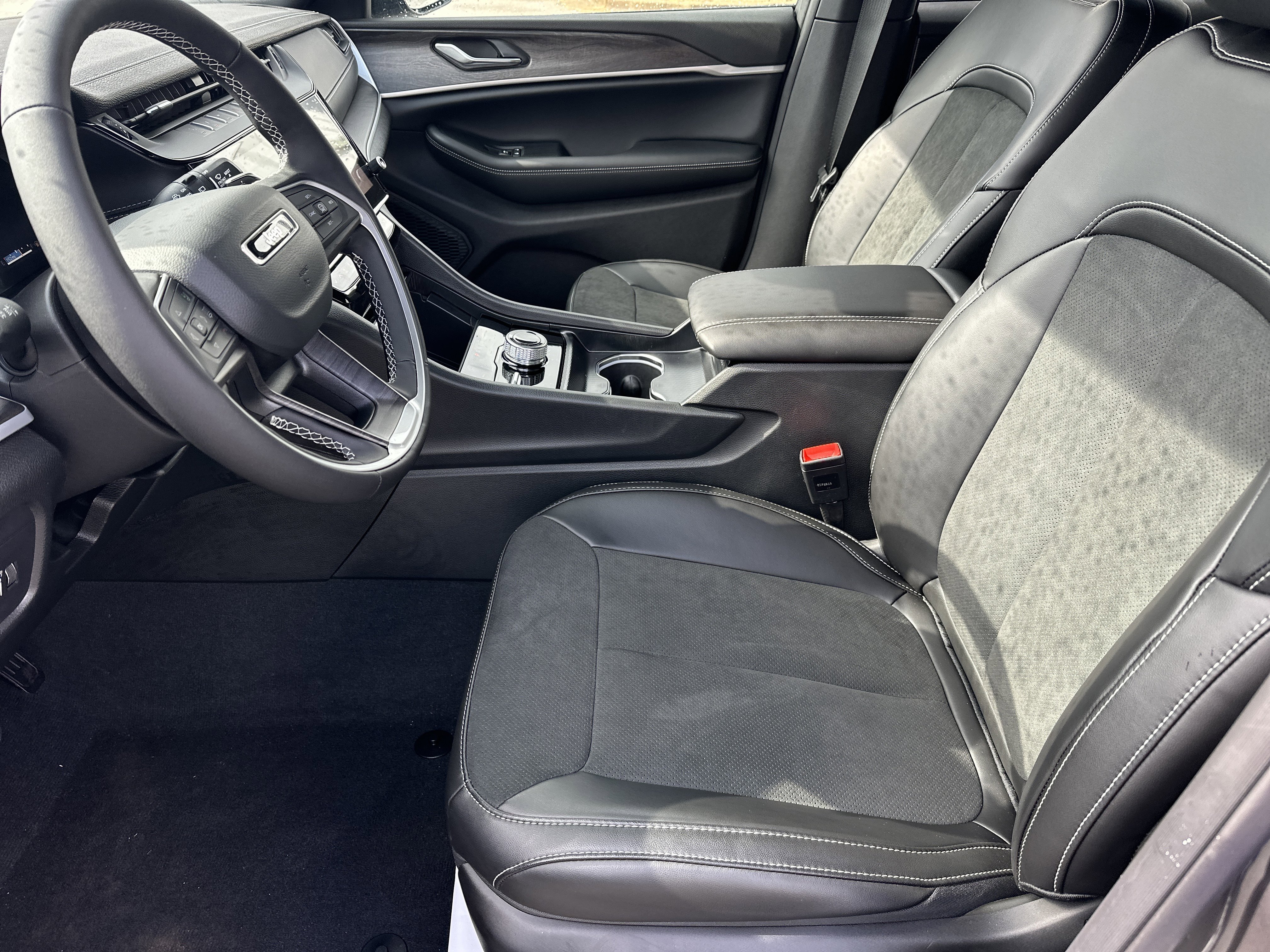 New 2026 Baltic Gray Metallic Clear-Coat Exterior Paint Jeep Laredo Altitude image 10
