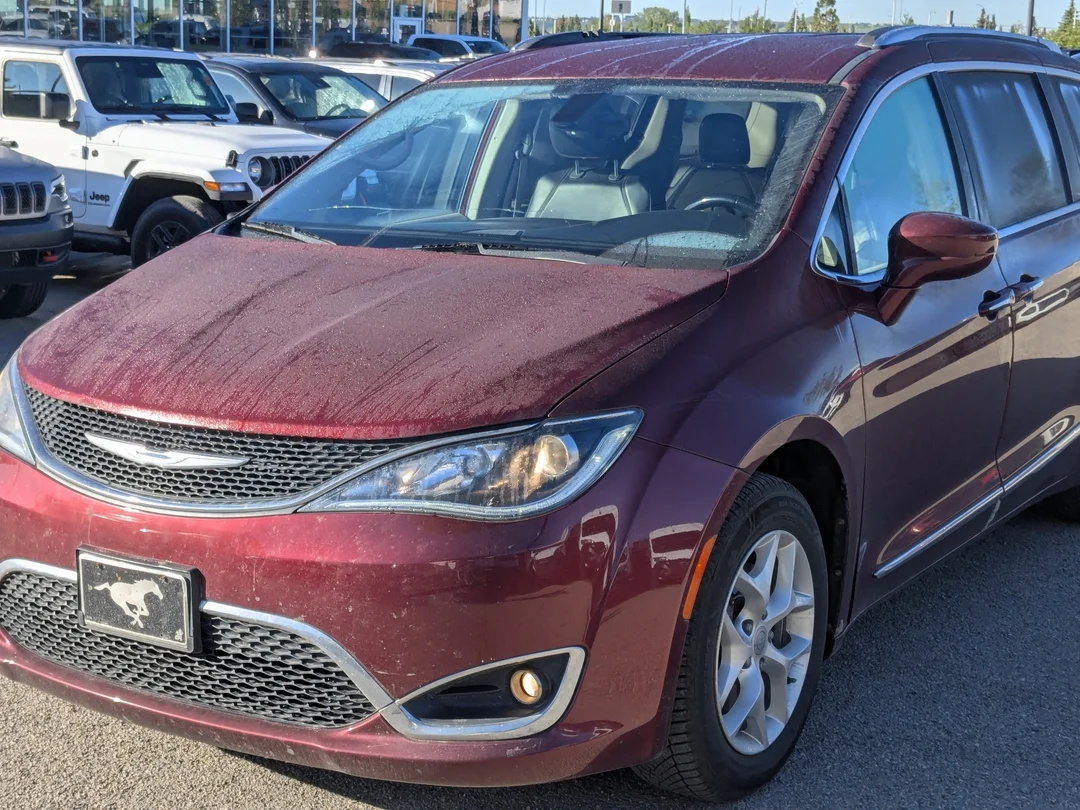 Used 2017 Red Chrysler Touring-L Plus - - FWD - 8.4 Uconnect NAV - 18 Wheels - Remote Start & More! image 10