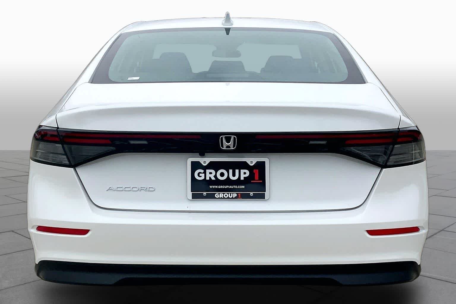 New 2026 Platinum White Pearl Honda LX image 4