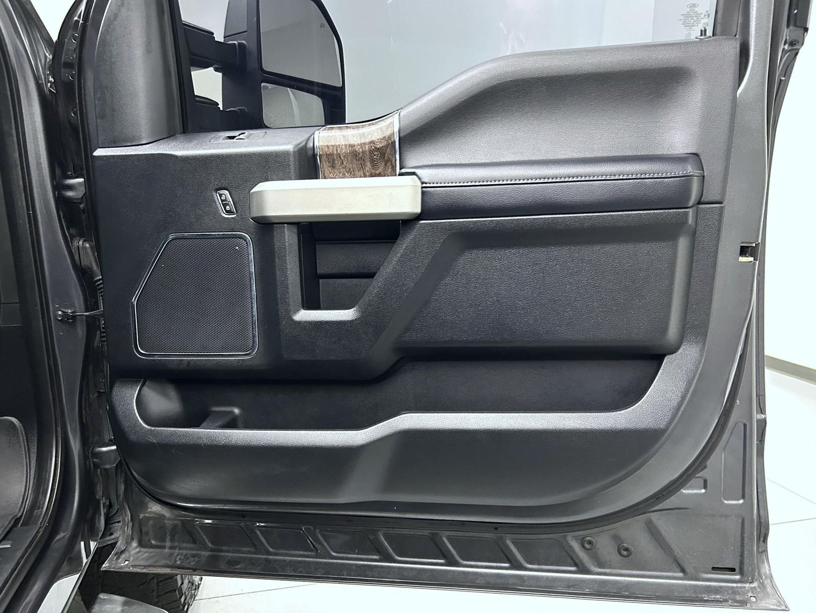 Used 2019 Gray Ford Lariat image 16