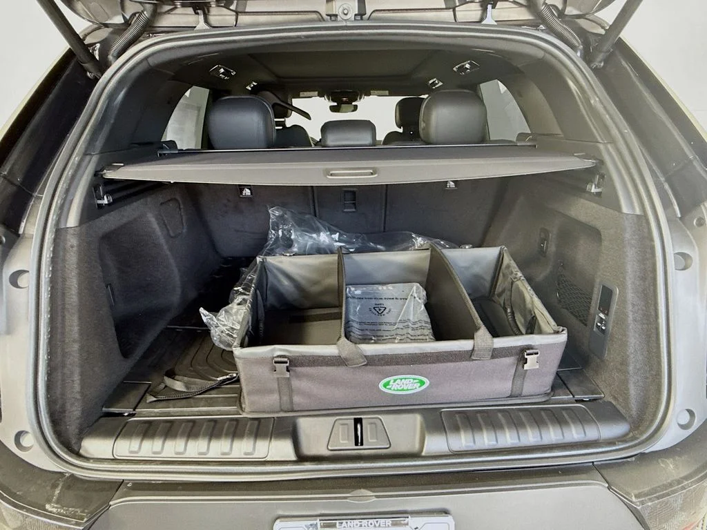 New 2026 Carpathian Grey Land Rover SE image 28