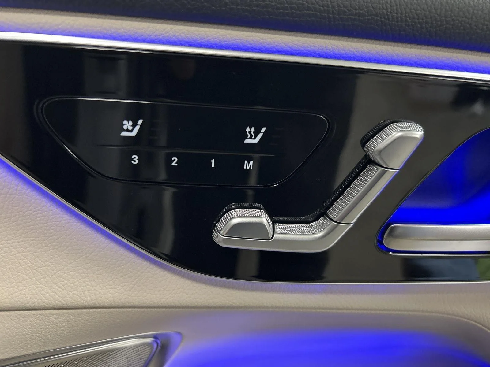 New 2026 Polar White Mercedes-Benz GLC 300 image 23