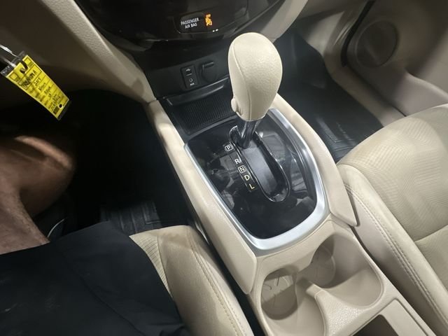 Used 2015 Glacier White Nissan S image 27