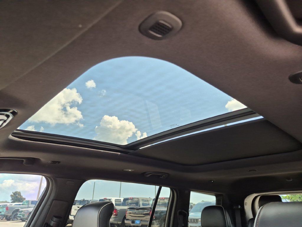 Used 2024 Silver Jeep Summit image 19
