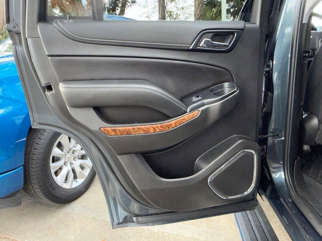 Used 2019 SHADOW GRAY METALLIC Chevrolet Premier image 24