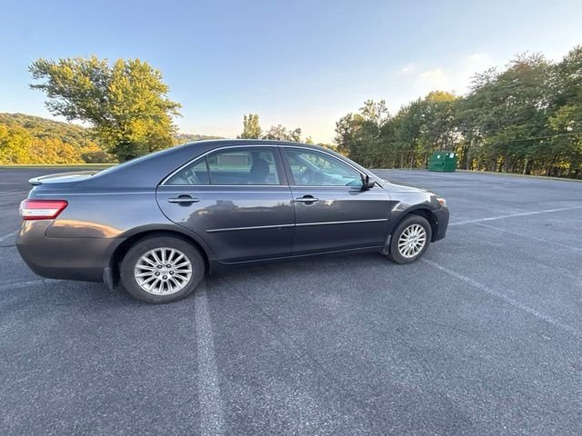 Used 2010 Gray Toyota LE image 5