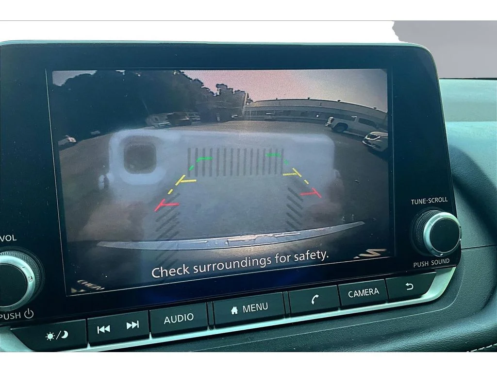 Used 2023  Nissan SV image 13